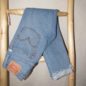 Levi's Wedgie Skinny button close 26